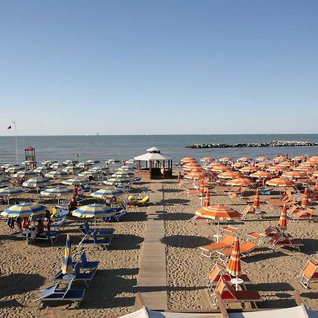 Hotel Villa Dina Rimini Buitenkant foto