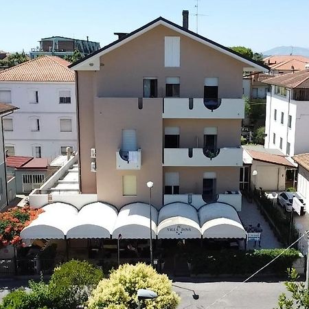 Hotel Villa Dina Rimini Buitenkant foto