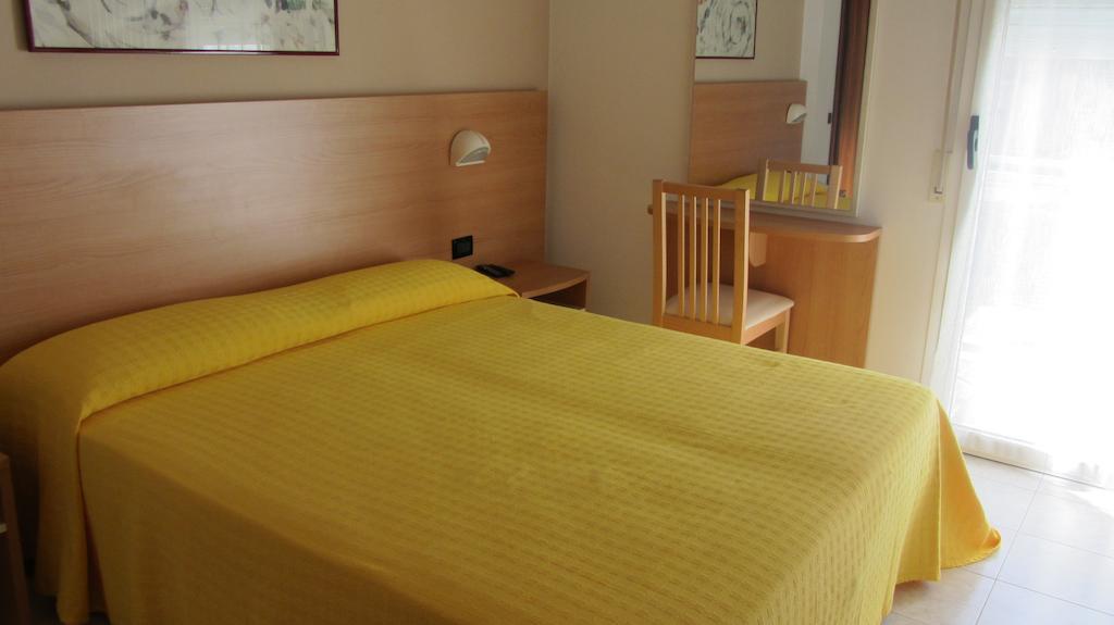 Hotel Villa Dina Rimini Kamer foto