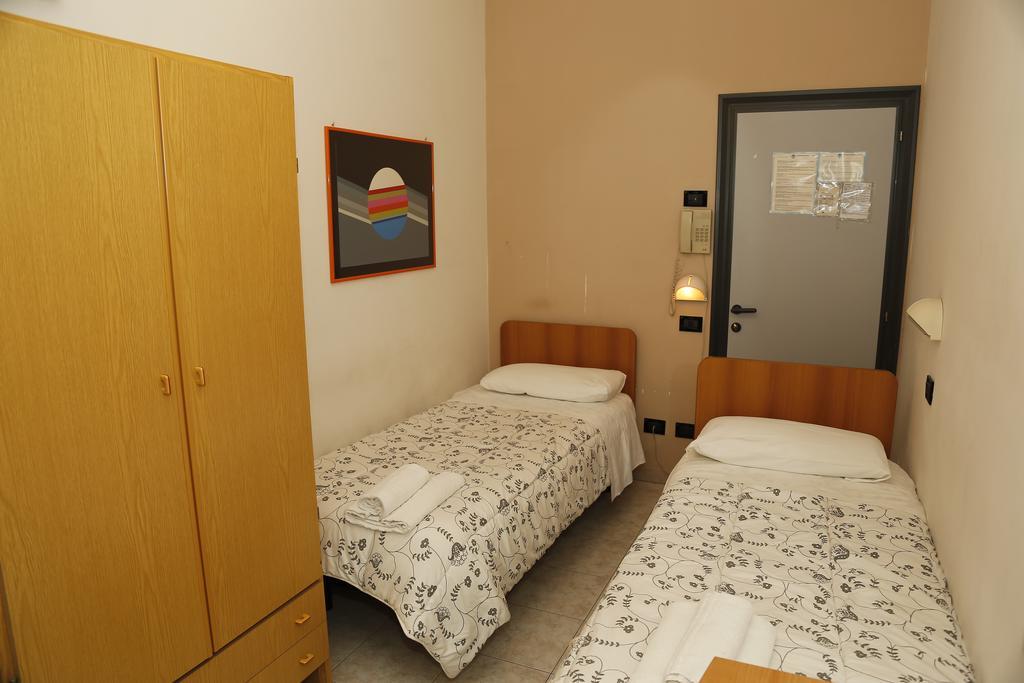 Hotel Villa Dina Rimini Buitenkant foto
