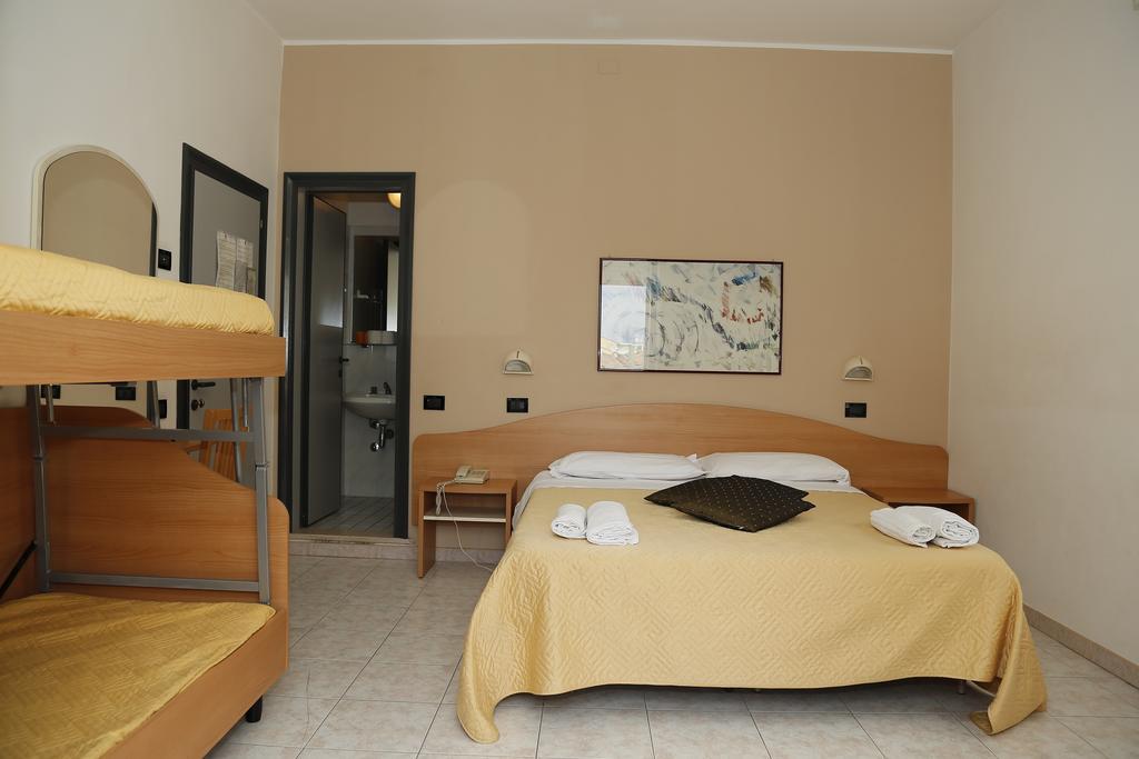 Hotel Villa Dina Rimini Buitenkant foto