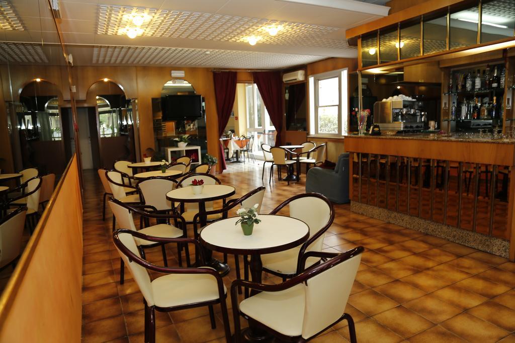 Hotel Villa Dina Rimini Buitenkant foto