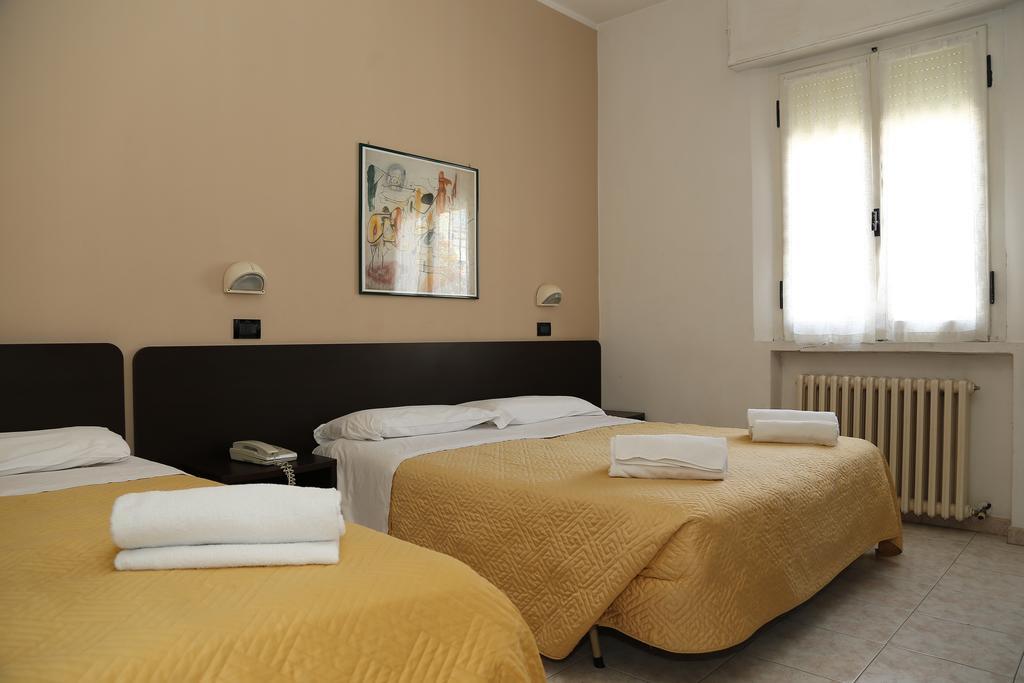 Hotel Villa Dina Rimini Buitenkant foto