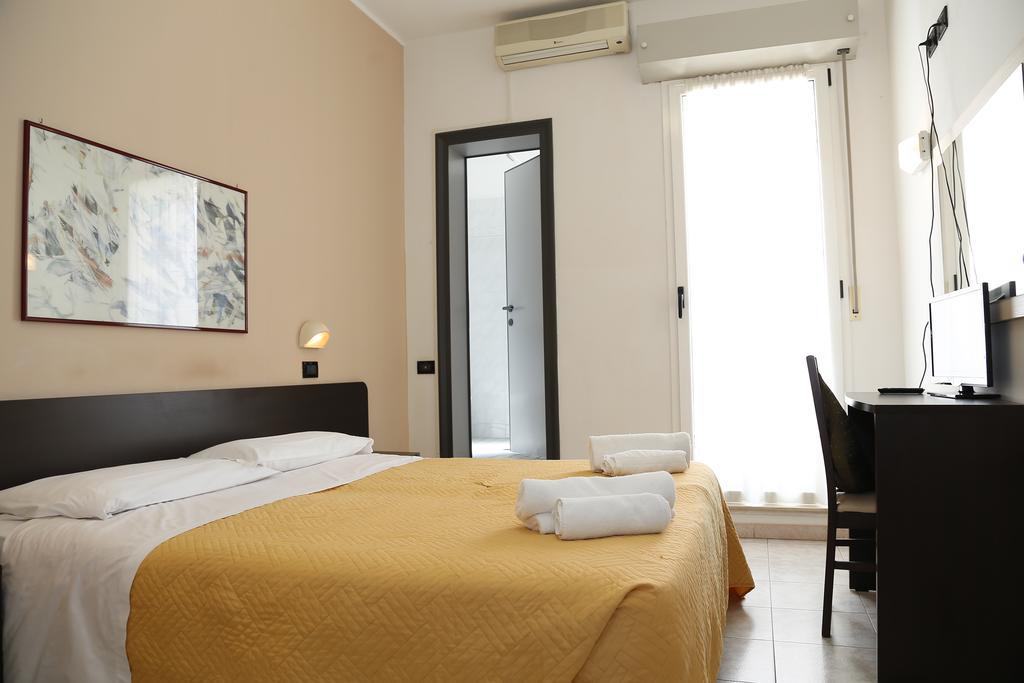 Hotel Villa Dina Rimini Buitenkant foto