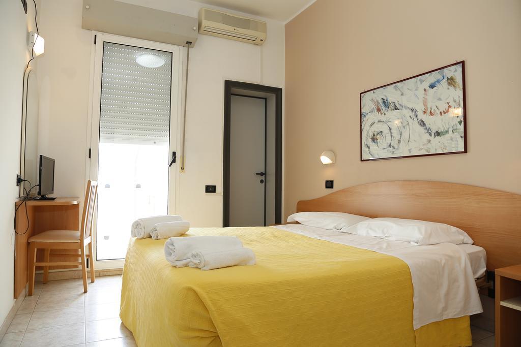Hotel Villa Dina Rimini Buitenkant foto